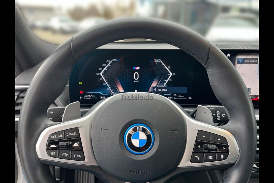 BMW 3 Serie Touring 330e M-SPORT ** LED, NAVI+, LEDER, PAMORAMA, ACC, TREKH, 19-inch LMV ** 1e EIG - UNFALLFREI ** ** INFORMEER OOK NAAR ONZE AANTREKKELIJKE FINANCIAL-LEASE TARIEVEN **