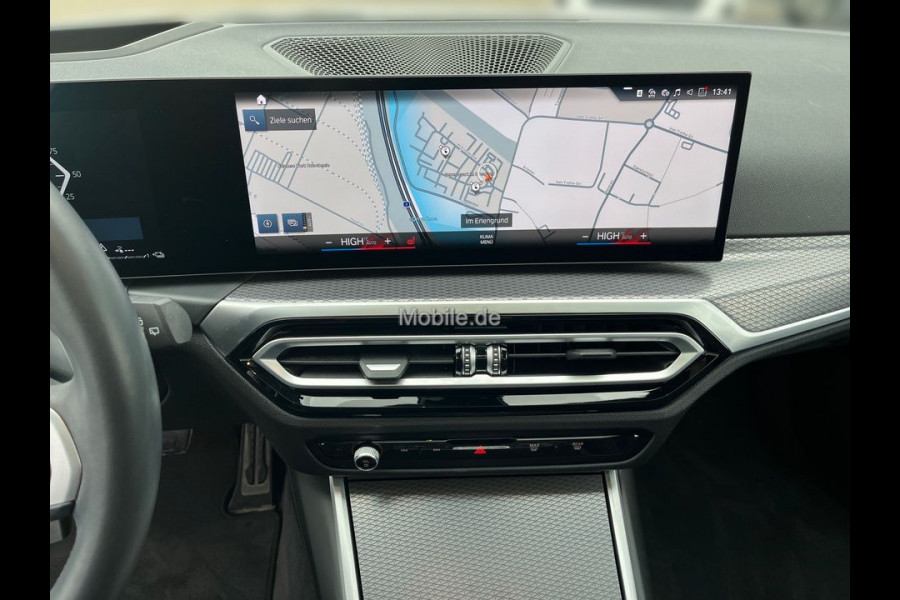 BMW 3 Serie Touring 330e M-SPORT ** LED, NAVI+, LEDER, PAMORAMA, ACC, TREKH, 19-inch LMV ** 1e EIG - UNFALLFREI ** ** INFORMEER OOK NAAR ONZE AANTREKKELIJKE FINANCIAL-LEASE TARIEVEN **