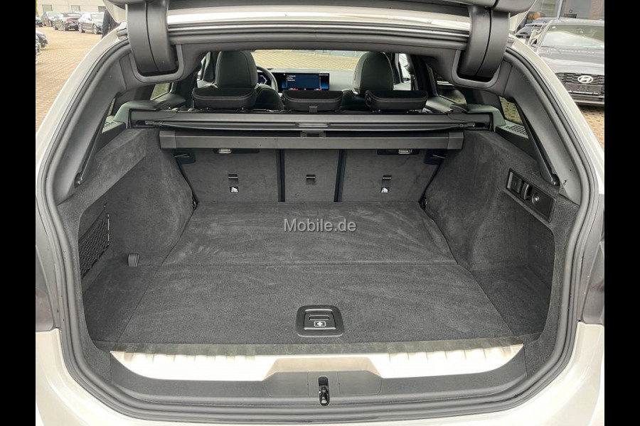 BMW 3 Serie Touring 330e M-SPORT ** LED, NAVI+, LEDER, PAMORAMA, ACC, TREKH, 19-inch LMV ** 1e EIG - UNFALLFREI ** ** INFORMEER OOK NAAR ONZE AANTREKKELIJKE FINANCIAL-LEASE TARIEVEN **