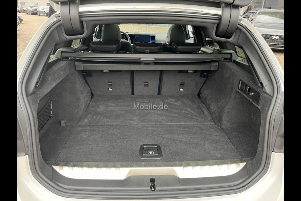 BMW 3 Serie Touring 330e M-SPORT ** LED, NAVI+, LEDER, PAMORAMA, ACC, TREKH, 19-inch LMV ** 1e EIG - UNFALLFREI ** ** INFORMEER OOK NAAR ONZE AANTREKKELIJKE FINANCIAL-LEASE TARIEVEN **