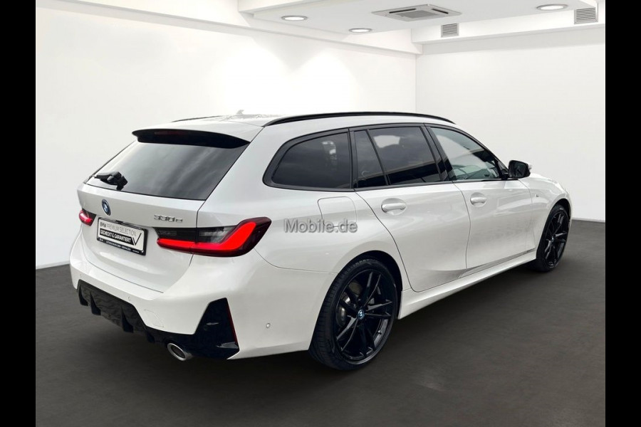 BMW 3 Serie Touring 330e M-SPORT ** LED, NAVI+, LEDER, PAMORAMA, ACC, TREKH, 19-inch LMV ** 1e EIG - UNFALLFREI ** ** INFORMEER OOK NAAR ONZE AANTREKKELIJKE FINANCIAL-LEASE TARIEVEN **