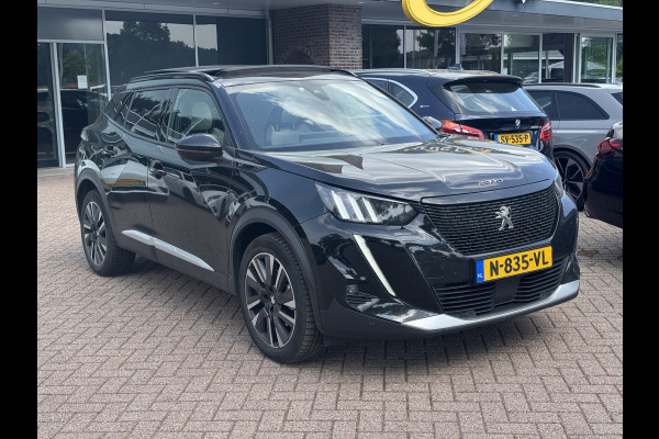 Peugeot e-2008 EV GT Pack 50 kWh / Panoramadak / Camera / Virtual Cockpit / Half leder / Navigatie / Keyless / Cruise Control / Dodehoek detectie