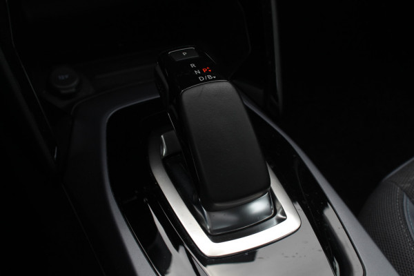 Peugeot e-2008 EV GT Pack 50 kWh / Panoramadak / Camera / Virtual Cockpit / Half leder / Navigatie / Keyless / Cruise Control / Dodehoek detectie