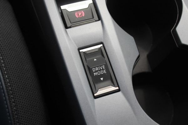 Peugeot e-2008 EV GT Pack 50 kWh / Panoramadak / Camera / Virtual Cockpit / Half leder / Navigatie / Keyless / Cruise Control / Dodehoek detectie