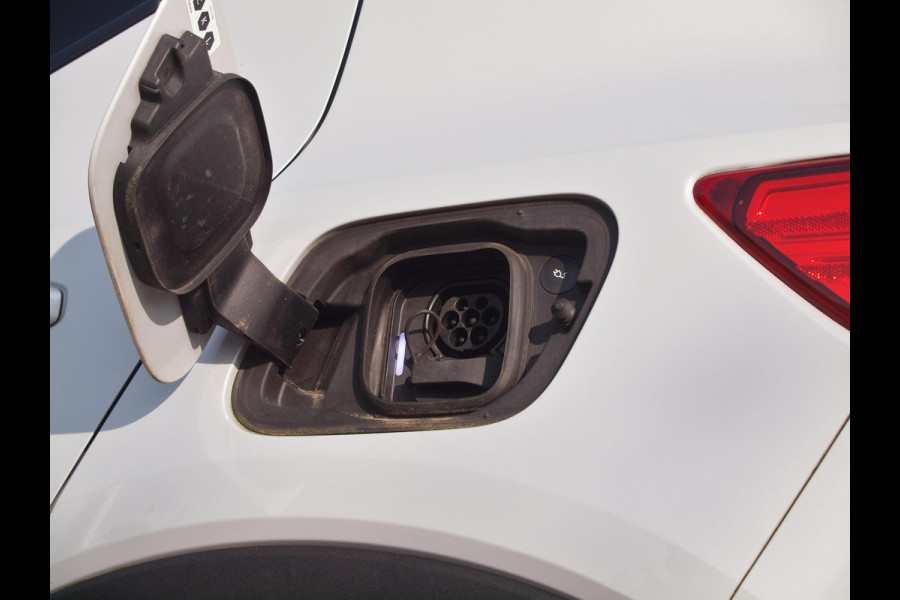 Volvo XC40 Recharge P8 AWD R-Design | Panoramadak | 360 Camera | Apple Carplay | Harman Kardon | Trekhaak |
