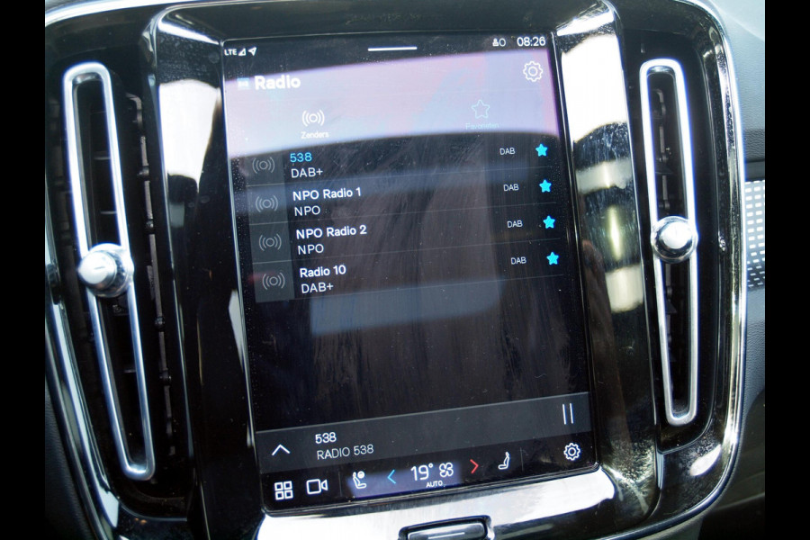 Volvo XC40 Recharge P8 AWD R-Design | Panoramadak | 360 Camera | Apple Carplay | Harman Kardon | Trekhaak |