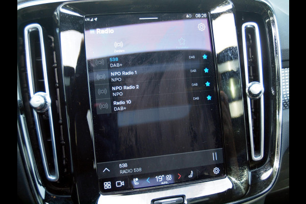 Volvo XC40 Recharge P8 AWD R-Design | Panoramadak | 360 Camera | Apple Carplay | Harman Kardon | Trekhaak |