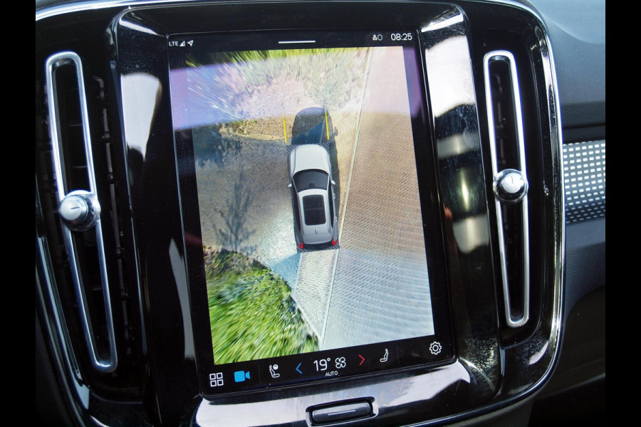 Volvo XC40 Recharge P8 AWD R-Design | Panoramadak | 360 Camera | Apple Carplay | Harman Kardon | Trekhaak |