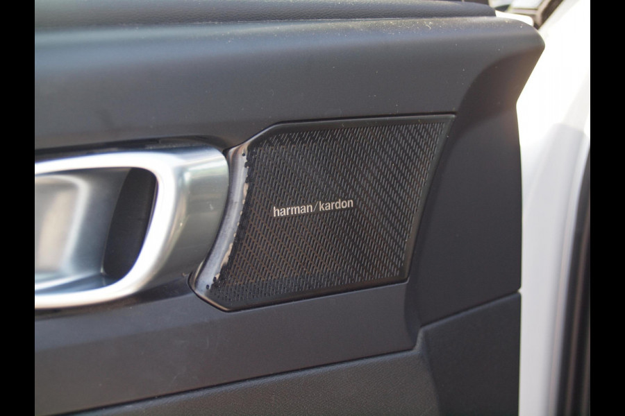 Volvo XC40 Recharge P8 AWD R-Design | Panoramadak | 360 Camera | Apple Carplay | Harman Kardon | Trekhaak |