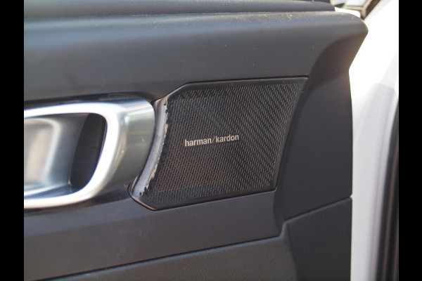 Volvo XC40 Recharge P8 AWD R-Design | Panoramadak | 360 Camera | Apple Carplay | Harman Kardon | Trekhaak |