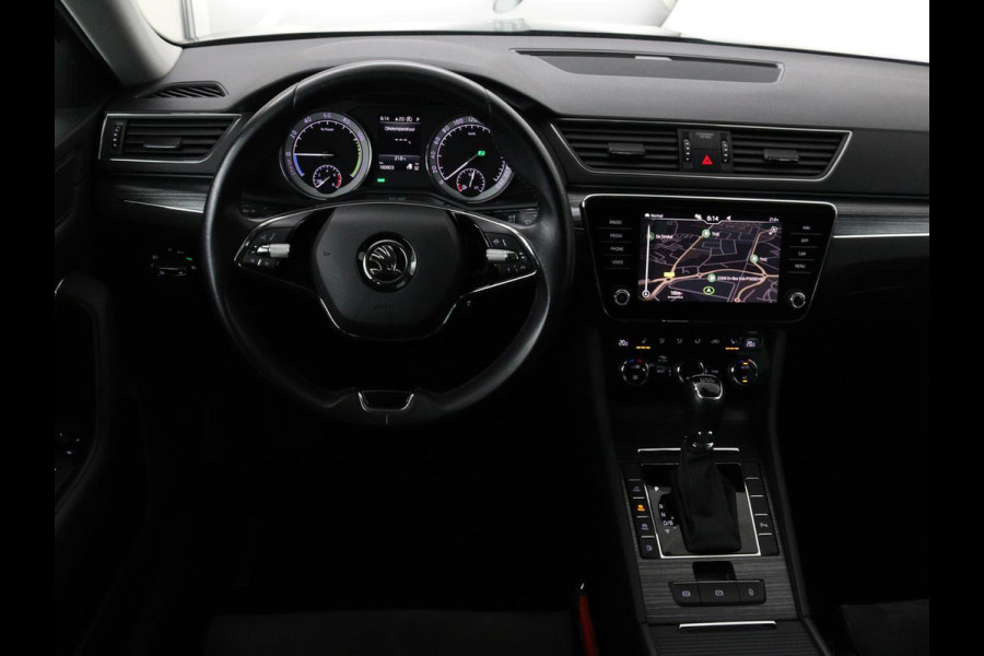 Škoda Superb 1.4 TSI iV Business Edition Plus | Camera | Adaptive cruise | Memory seats | Carplay | Stoelverwarming| Navigatie | Alcantara | Keyless