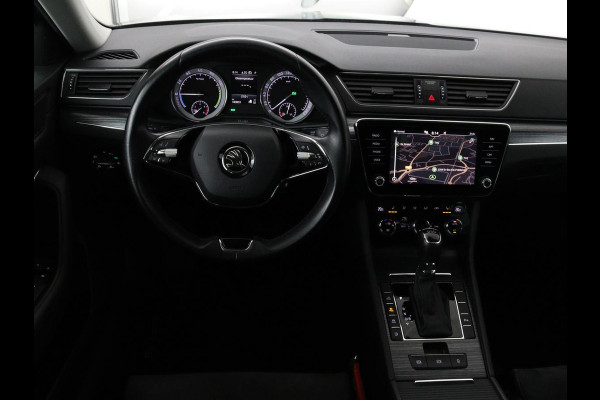 Škoda Superb 1.4 TSI iV Business Edition Plus | Camera | Adaptive cruise | Memory seats | Carplay | Stoelverwarming| Navigatie | Alcantara | Keyless