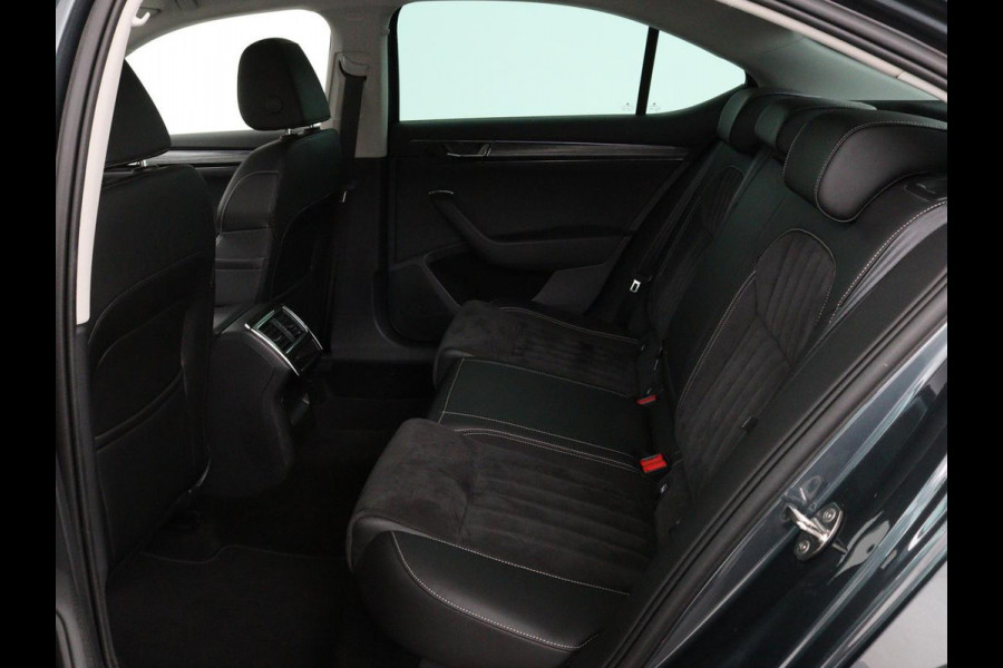 Škoda Superb 1.4 TSI iV Business Edition Plus | Camera | Adaptive cruise | Memory seats | Carplay | Stoelverwarming| Navigatie | Alcantara | Keyless