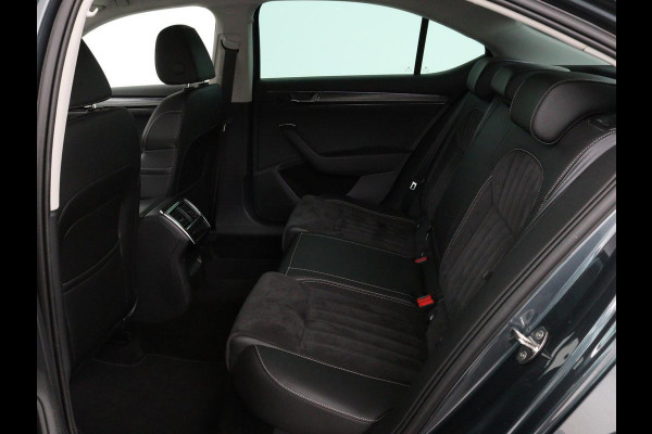 Škoda Superb 1.4 TSI iV Business Edition Plus | Camera | Adaptive cruise | Memory seats | Carplay | Stoelverwarming| Navigatie | Alcantara | Keyless
