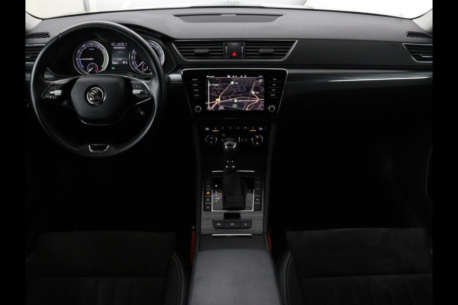 Škoda Superb 1.4 TSI iV Business Edition Plus | Camera | Adaptive cruise | Memory seats | Carplay | Stoelverwarming| Navigatie | Alcantara | Keyless