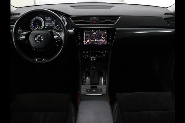 Škoda Superb 1.4 TSI iV Business Edition Plus | Camera | Adaptive cruise | Memory seats | Carplay | Stoelverwarming| Navigatie | Alcantara | Keyless