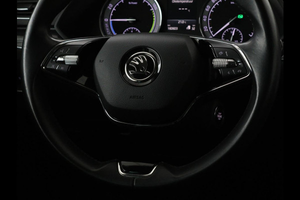 Škoda Superb 1.4 TSI iV Business Edition Plus | Camera | Adaptive cruise | Memory seats | Carplay | Stoelverwarming| Navigatie | Alcantara | Keyless
