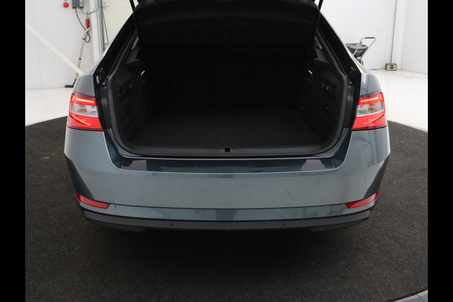 Škoda Superb 1.4 TSI iV Business Edition Plus | Camera | Adaptive cruise | Memory seats | Carplay | Stoelverwarming| Navigatie | Alcantara | Keyless