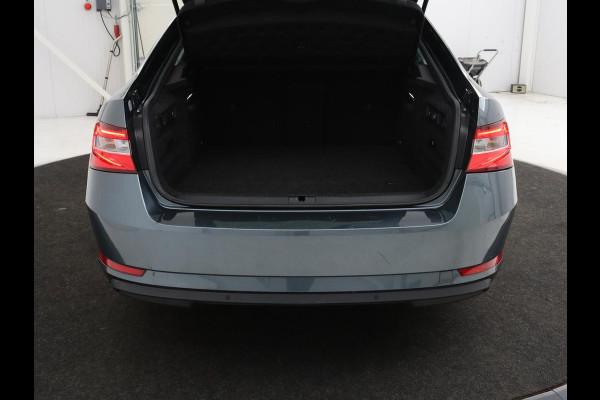 Škoda Superb 1.4 TSI iV Business Edition Plus | Camera | Adaptive cruise | Memory seats | Carplay | Stoelverwarming| Navigatie | Alcantara | Keyless