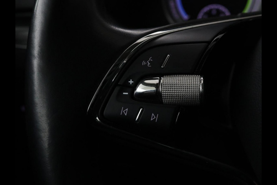 Škoda Superb 1.4 TSI iV Business Edition Plus | Camera | Adaptive cruise | Memory seats | Carplay | Stoelverwarming| Navigatie | Alcantara | Keyless