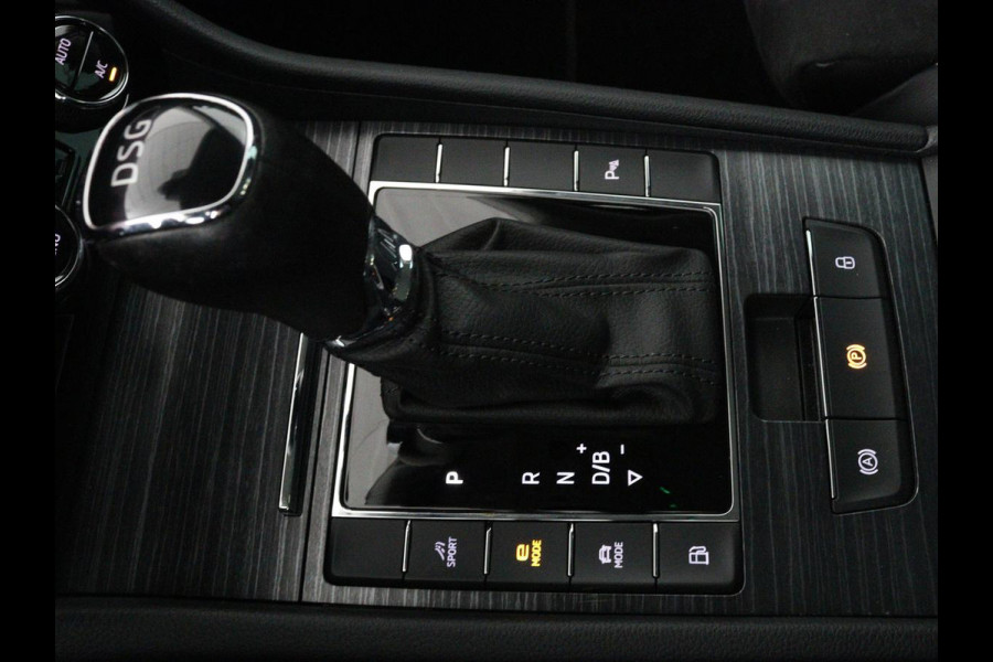 Škoda Superb 1.4 TSI iV Business Edition Plus | Camera | Adaptive cruise | Memory seats | Carplay | Stoelverwarming| Navigatie | Alcantara | Keyless