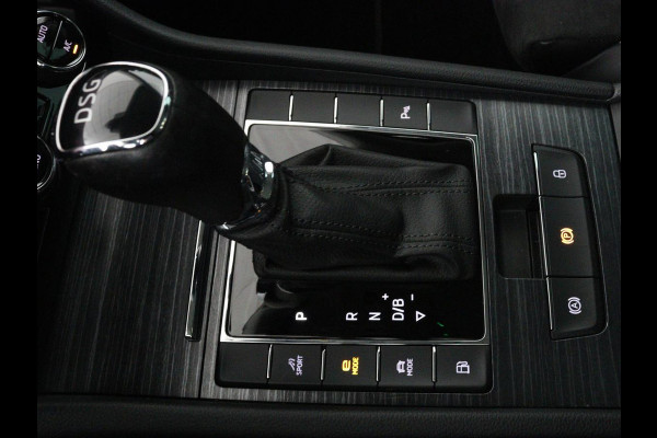 Škoda Superb 1.4 TSI iV Business Edition Plus | Camera | Adaptive cruise | Memory seats | Carplay | Stoelverwarming| Navigatie | Alcantara | Keyless