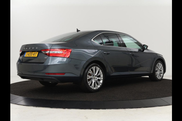 Škoda Superb 1.4 TSI iV Business Edition Plus | Camera | Adaptive cruise | Memory seats | Carplay | Stoelverwarming| Navigatie | Alcantara | Keyless