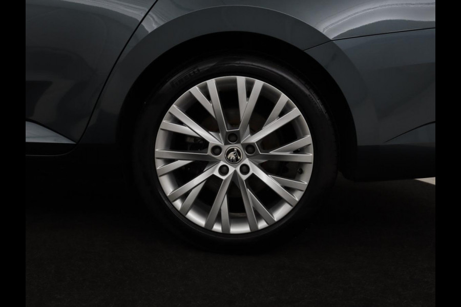 Škoda Superb 1.4 TSI iV Business Edition Plus | Camera | Adaptive cruise | Memory seats | Carplay | Stoelverwarming| Navigatie | Alcantara | Keyless