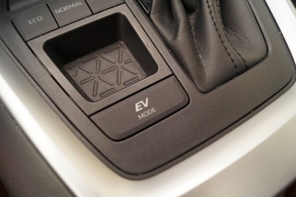 Toyota RAV4 2.5 Hybrid Black Edition -PANO-ECC-LED-TREKHAAK-