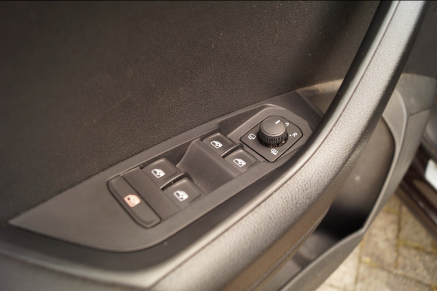 Škoda Karoq 1.5 TSI 150pk DSG Business Edition -NAVI-ECC-PDC-