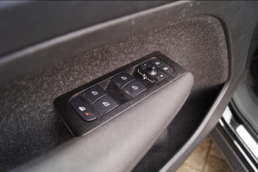 Volvo XC40 Recharge P8 AWD 78kWh 408pk R-Design -NAVI-ECC-