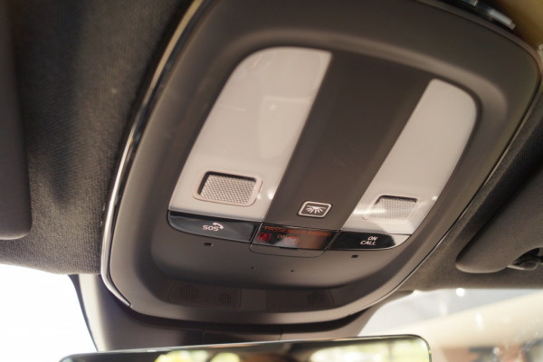Volvo XC40 Recharge P8 AWD 78kWh 408pk R-Design -NAVI-ECC-