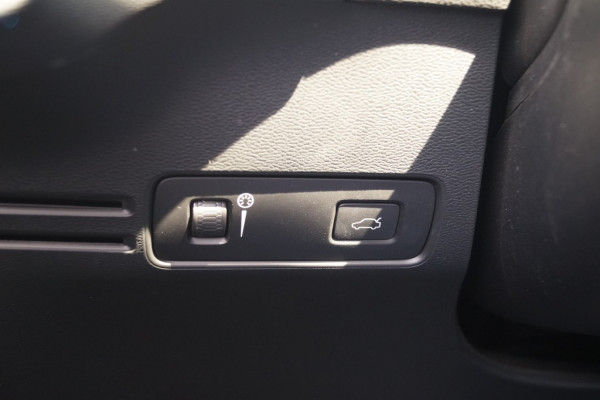 Volvo XC40 Recharge P8 AWD 78kWh 408pk R-Design -NAVI-ECC-