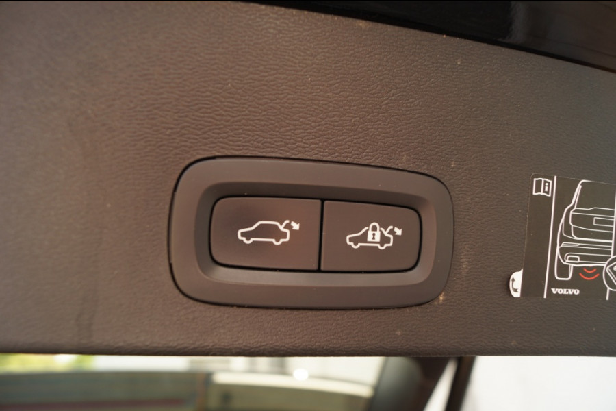 Volvo XC40 Recharge P8 AWD 78kWh 408pk R-Design -NAVI-ECC-