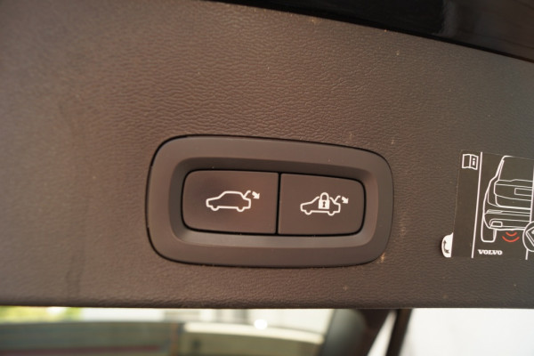Volvo XC40 Recharge P8 AWD 78kWh 408pk R-Design -NAVI-ECC-