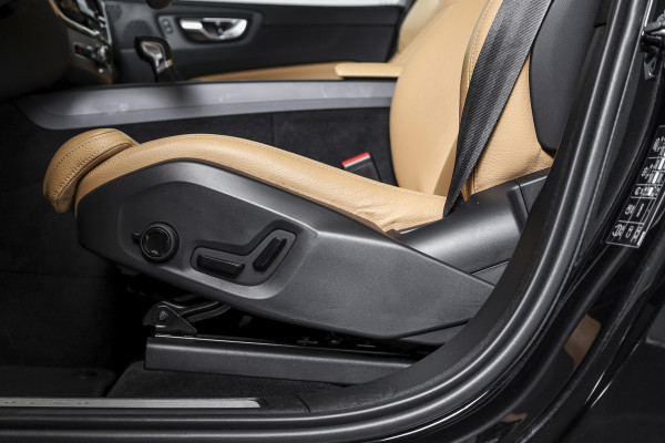 Volvo XC60 2.0 T4 Inscription 190 PK - Automaat | Dig. Cockpit | Elek. Trekhaak | Adapt. Cruise | Memory | Stoel-+Stuurverw. | PDC | Camera | NAV | ECC | Elek. Klep | LM 19" |