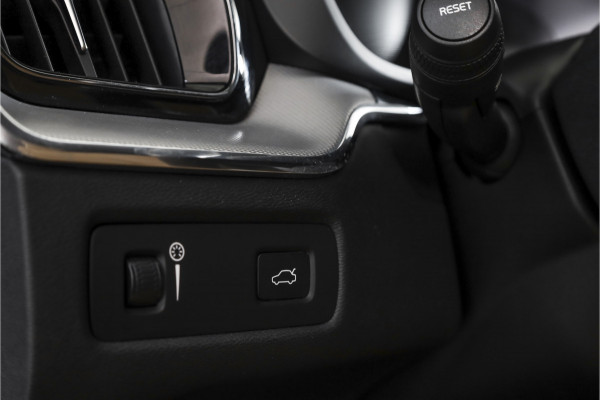 Volvo XC60 2.0 T4 Inscription 190 PK - Automaat | Dig. Cockpit | Elek. Trekhaak | Adapt. Cruise | Memory | Stoel-+Stuurverw. | PDC | Camera | NAV | ECC | Elek. Klep | LM 19" |