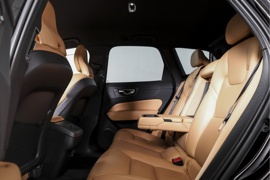 Volvo XC60 2.0 T4 Inscription 190 PK - Automaat | Dig. Cockpit | Elek. Trekhaak | Adapt. Cruise | Memory | Stoel-+Stuurverw. | PDC | Camera | NAV | ECC | Elek. Klep | LM 19" |