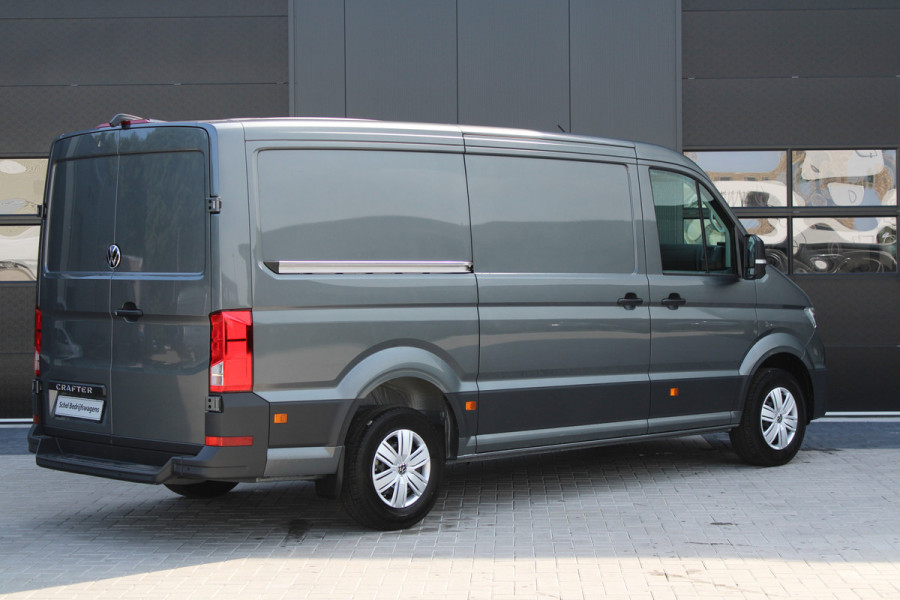 Volkswagen Crafter 35 2.0 TDI L3H2 177pk - Facelift - Navigatie - LED - Geveerde stoel - Virtual cockpit - Camera - Verwarmd stuur - Stoelverwarmin