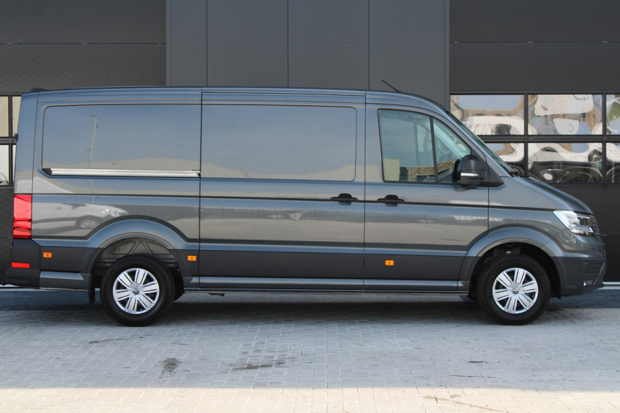 Volkswagen Crafter 35 2.0 TDI L3H2 177pk - Facelift - Navigatie - LED - Geveerde stoel - Virtual cockpit - Camera - Verwarmd stuur - Stoelverwarmin