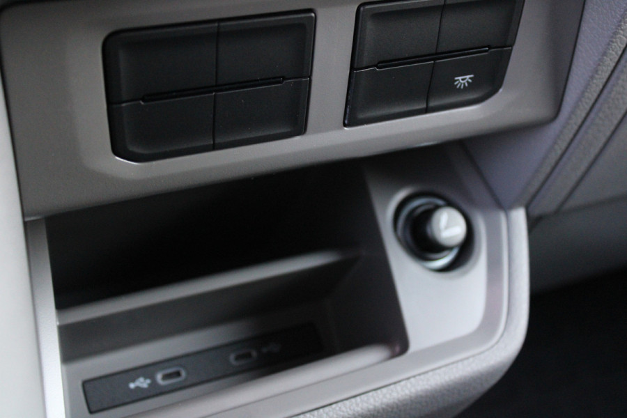 Volkswagen Crafter 35 2.0 TDI L3H2 177pk - Facelift - Navigatie - LED - Geveerde stoel - Virtual cockpit - Camera - Verwarmd stuur - Stoelverwarmin