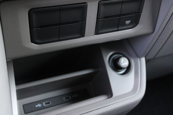Volkswagen Crafter 35 2.0 TDI L3H2 177pk - Facelift - Navigatie - LED - Geveerde stoel - Virtual cockpit - Camera - Verwarmd stuur - Stoelverwarmin