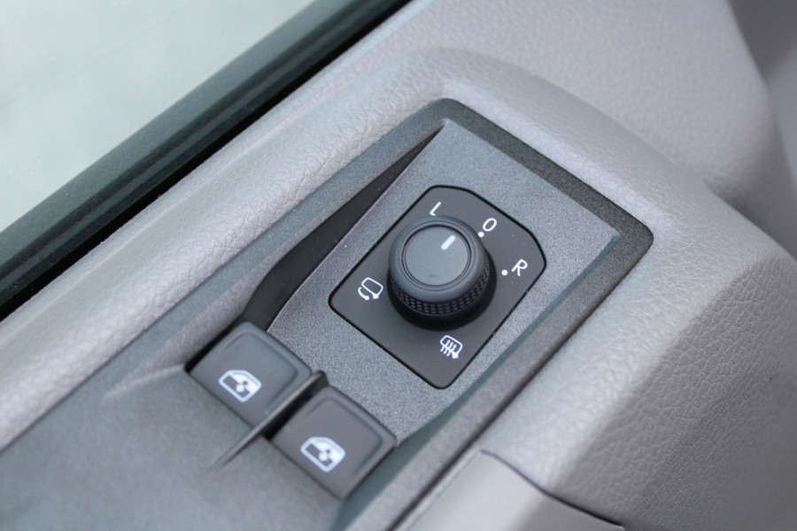 Volkswagen Crafter 35 2.0 TDI L3H2 177pk - Facelift - Navigatie - LED - Geveerde stoel - Virtual cockpit - Camera - Verwarmd stuur - Stoelverwarmin
