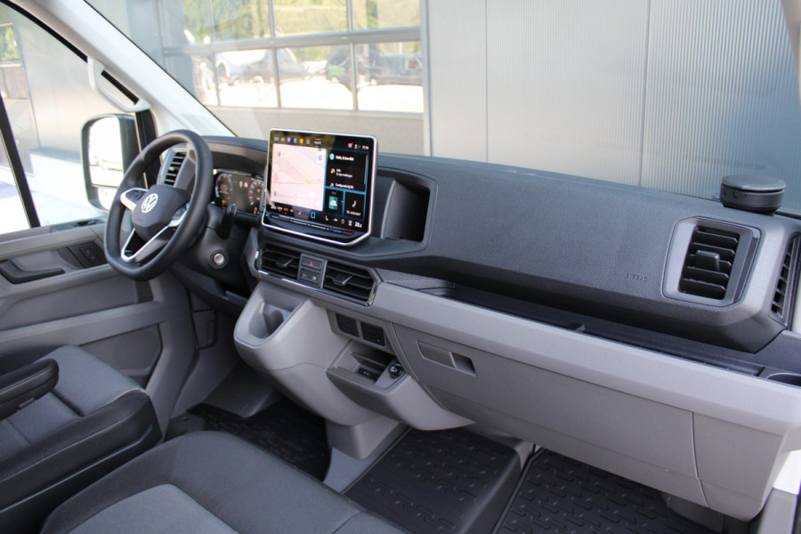 Volkswagen Crafter 35 2.0 TDI L3H2 177pk - Facelift - Navigatie - LED - Geveerde stoel - Virtual cockpit - Camera - Verwarmd stuur - Stoelverwarmin