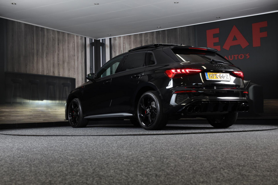 Audi A3 Sportback 40 TFSI e RS3 Look / 204 PK / RS Zetels / Cc / Camera / Navi / Open Pano / Digital Cockpit / Led / Pdc / 18 Inch