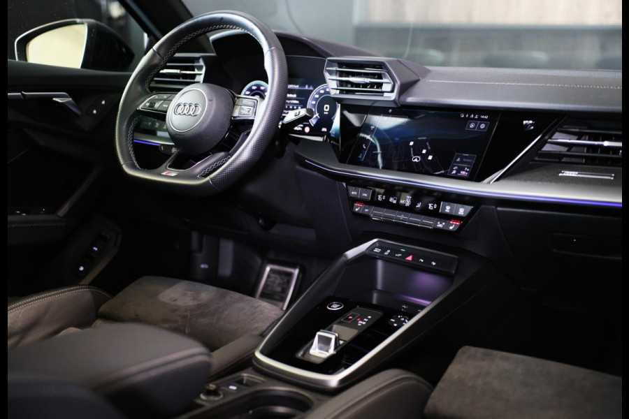 Audi A3 Sportback 40 TFSI e RS3 Look / 204 PK / RS Zetels / Cc / Camera / Navi / Open Pano / Digital Cockpit / Led / Pdc / 18 Inch