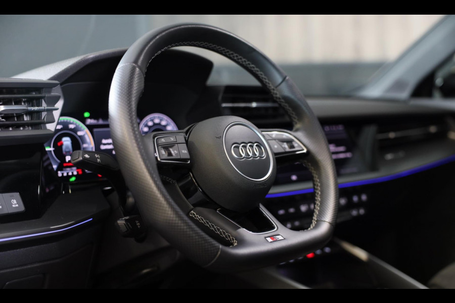 Audi A3 Sportback 40 TFSI e RS3 Look / 204 PK / RS Zetels / Cc / Camera / Navi / Open Pano / Digital Cockpit / Led / Pdc / 18 Inch