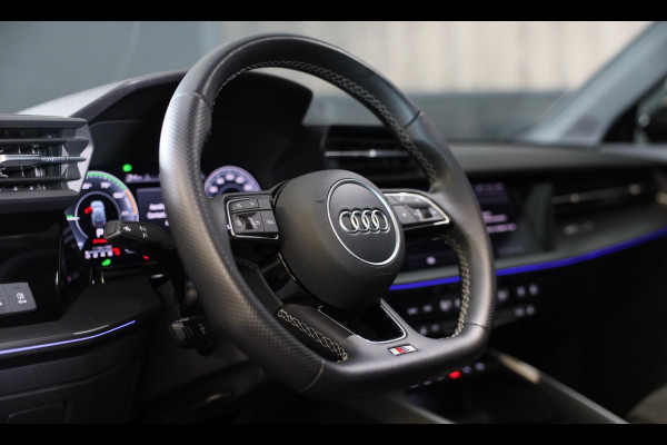 Audi A3 Sportback 40 TFSI e RS3 Look / 204 PK / RS Zetels / Cc / Camera / Navi / Open Pano / Digital Cockpit / Led / Pdc / 18 Inch