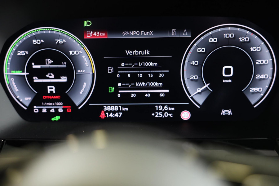 Audi A3 Sportback 40 TFSI e RS3 Look / 204 PK / RS Zetels / Cc / Camera / Navi / Open Pano / Digital Cockpit / Led / Pdc / 18 Inch