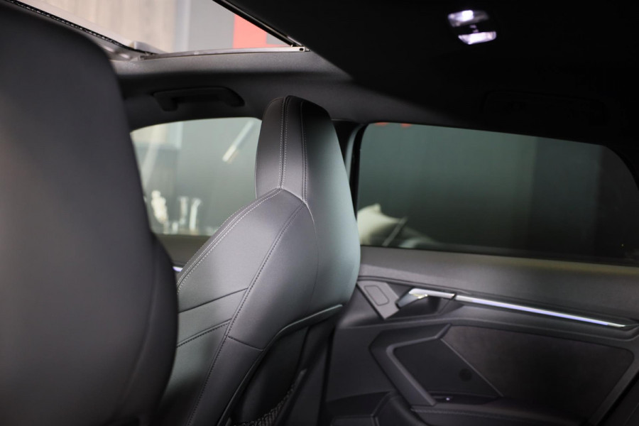Audi A3 Sportback 40 TFSI e RS3 Look / 204 PK / RS Zetels / Cc / Camera / Navi / Open Pano / Digital Cockpit / Led / Pdc / 18 Inch
